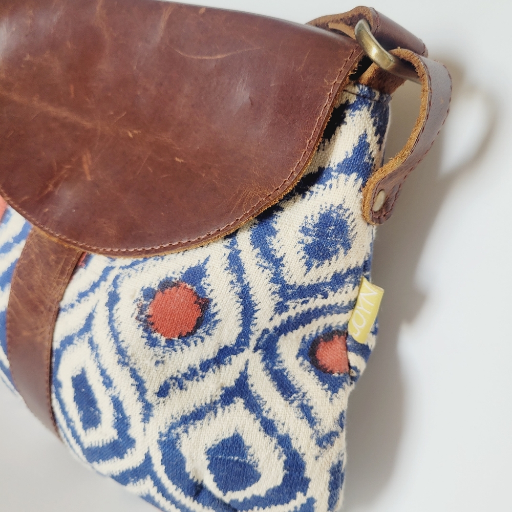 Joyn Crossbody Blue Ethnic ikat print leather crossbody bag - Picture 4 of 7